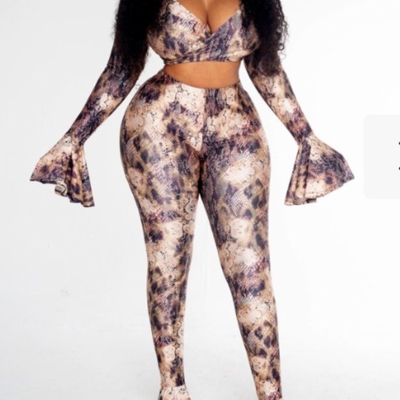 Two piece set - Picture 1 of 5